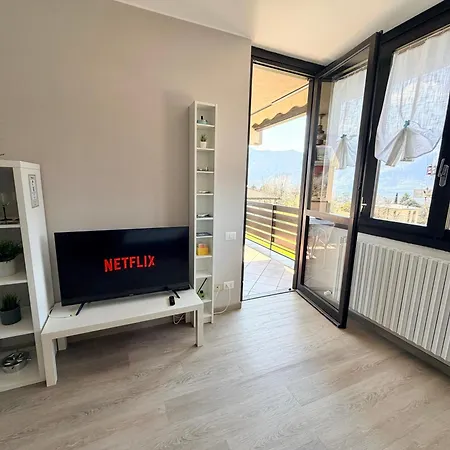 Prati Escape - With Pool And Lakeview