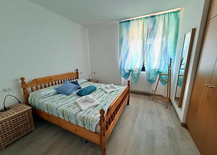 Prati Escape - With Pool And Lakeview 아파트 *
