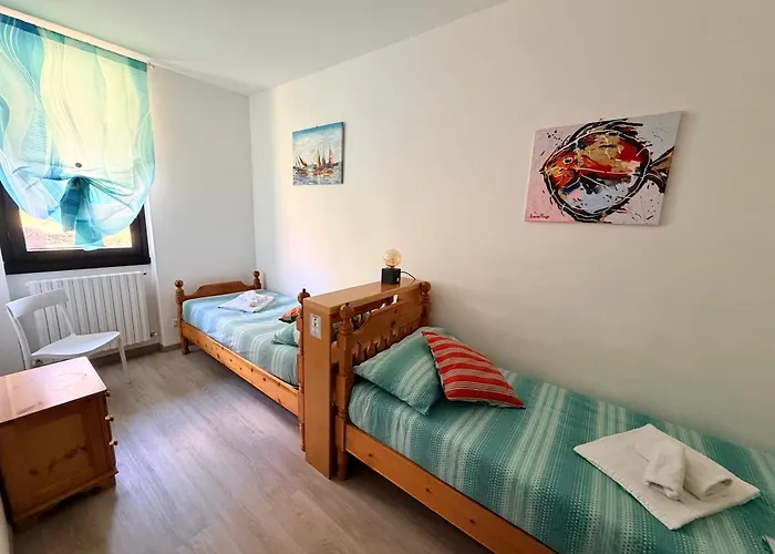 Prati Escape - With Pool And Lakeview 아파트