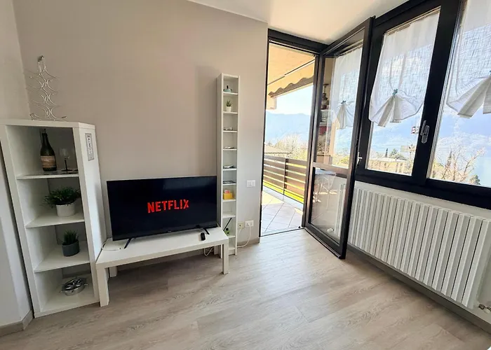 Prati Escape - With Pool And Lakeview